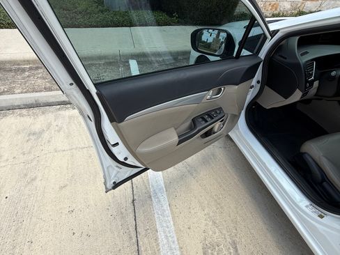 Used 2014 Honda Civic Hybrid Sedan image 9