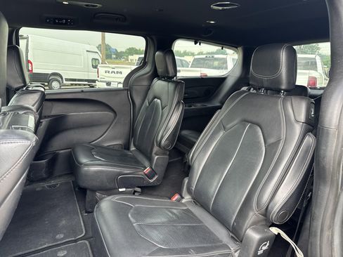 Used 2021 Chrysler Pacifica Touring-L w/ Uconnect Theater Family Group image 13