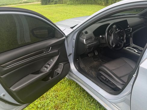 Used 2022 Honda Accord Sport image 6