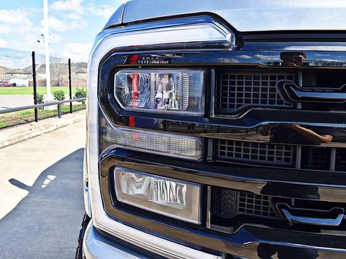 Used 2023 Ford F250 Lariat w/ Lariat Ultimate Package AWD/4WD image 12