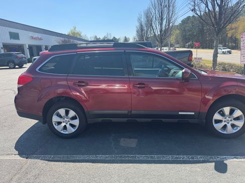 Used 2011 Subaru Outback 2.5i Limited w/ PWR Moonroof Pkg image 4