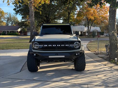 Used 2022 Ford Bronco Wildtrak image 1