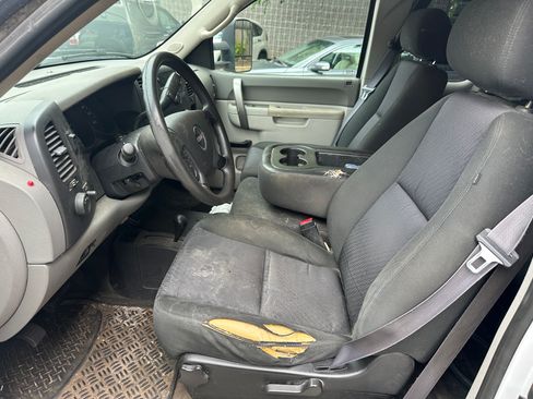 Used 2011 GMC Sierra 1500 W/T AWD/4WD image 9