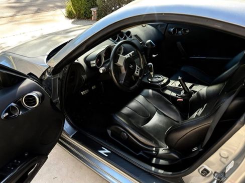 Used 2004 Nissan 350Z Enthusiast w/ Cargo Convenience Pkg image 5