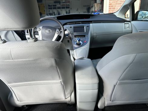 Used 2013 Toyota Prius Three image 8