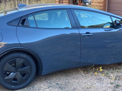 Used 2025 Toyota Prius Plug-In Hybrid image 8