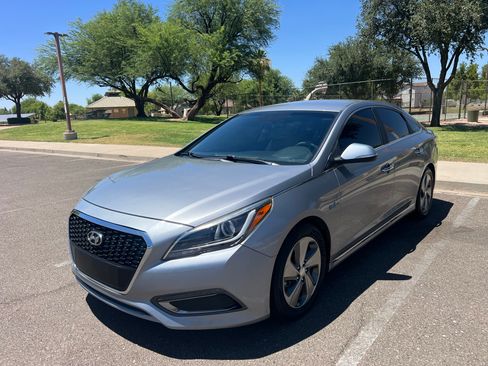 Used 2017 Hyundai Sonata Limited FWD image 4
