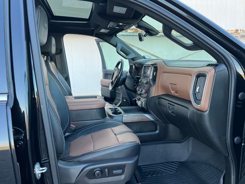 Used 2022 Chevrolet Silverado 2500 High Country w/ Technology Package AWD/4WD image 6