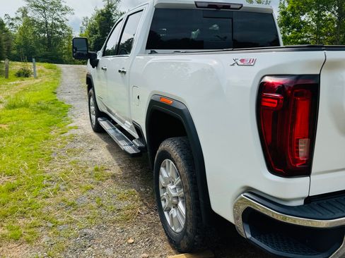 Used 2022 GMC Sierra 2500 SLT w/ SLT Convenience Package AWD/4WD image 6