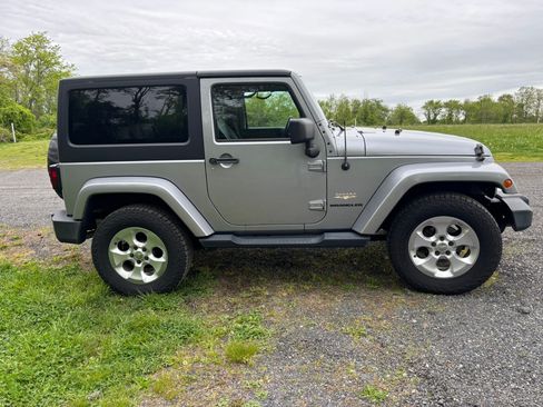 Used 2014 Jeep Wrangler Sahara w/ Connectivity Group AWD/4WD image 5