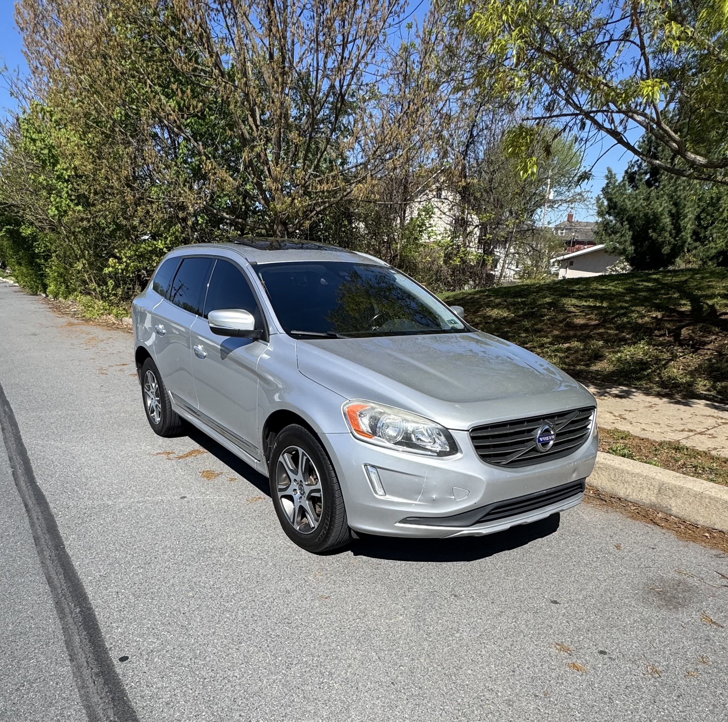 Used 2015 Volvo XC60 T6 AWD/4WD image 2