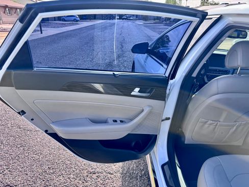 Used 2015 Hyundai Sonata Limited w/ Option Group 06 FWD image 18