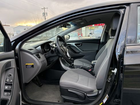 Used 2015 Hyundai Elantra SE image 9