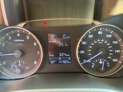 Used 2017 Hyundai Elantra SE FWD image 9