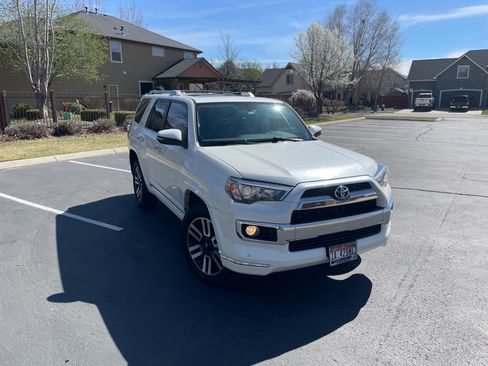 Used 2017 Toyota 4Runner Limited image 9
