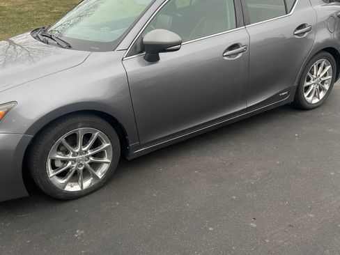 Used 2012 Lexus CT 200h Premium image 2