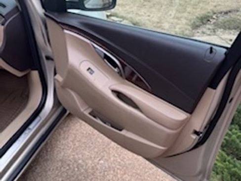 Used 2011 Buick LaCrosse CXL image 16