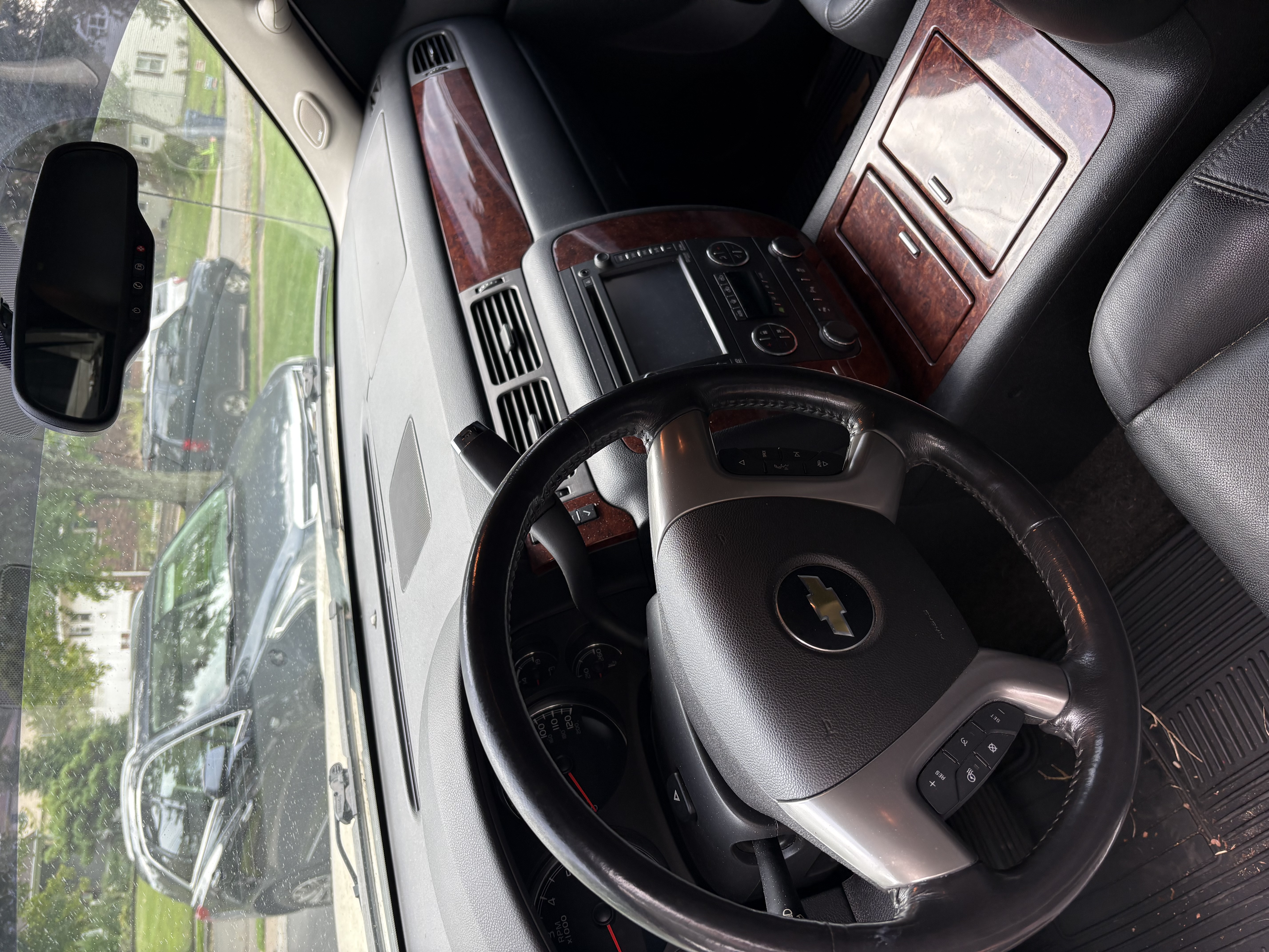 Used 2012 Chevrolet Avalanche LTZ AWD/4WD image 17