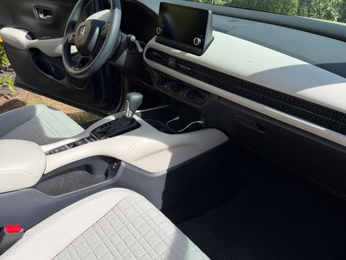 Used 2025 Honda HR-V LX image 7