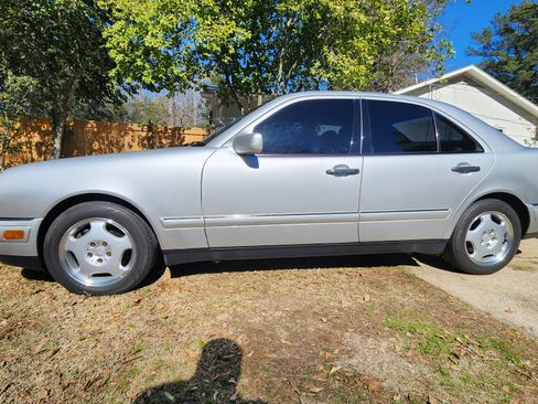 Used 1997 Mercedes-Benz E 420 Sedan image 9