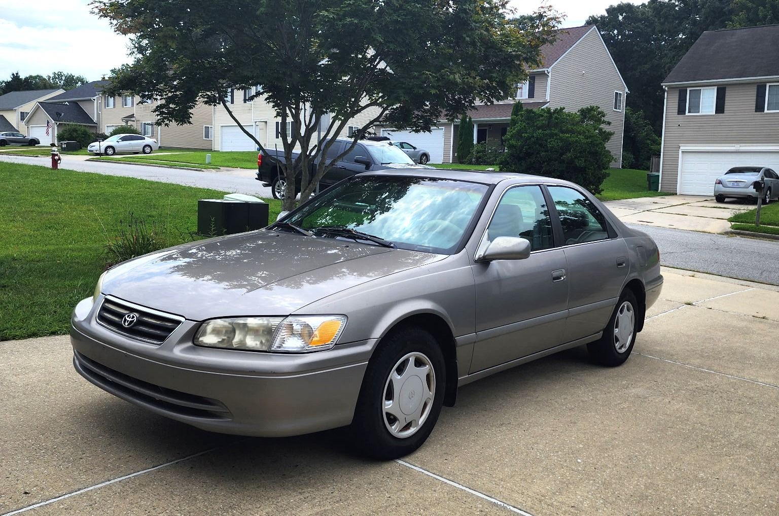 Used 2000 Toyota Camry CE w/ Value Pkg 1 FWD image 1