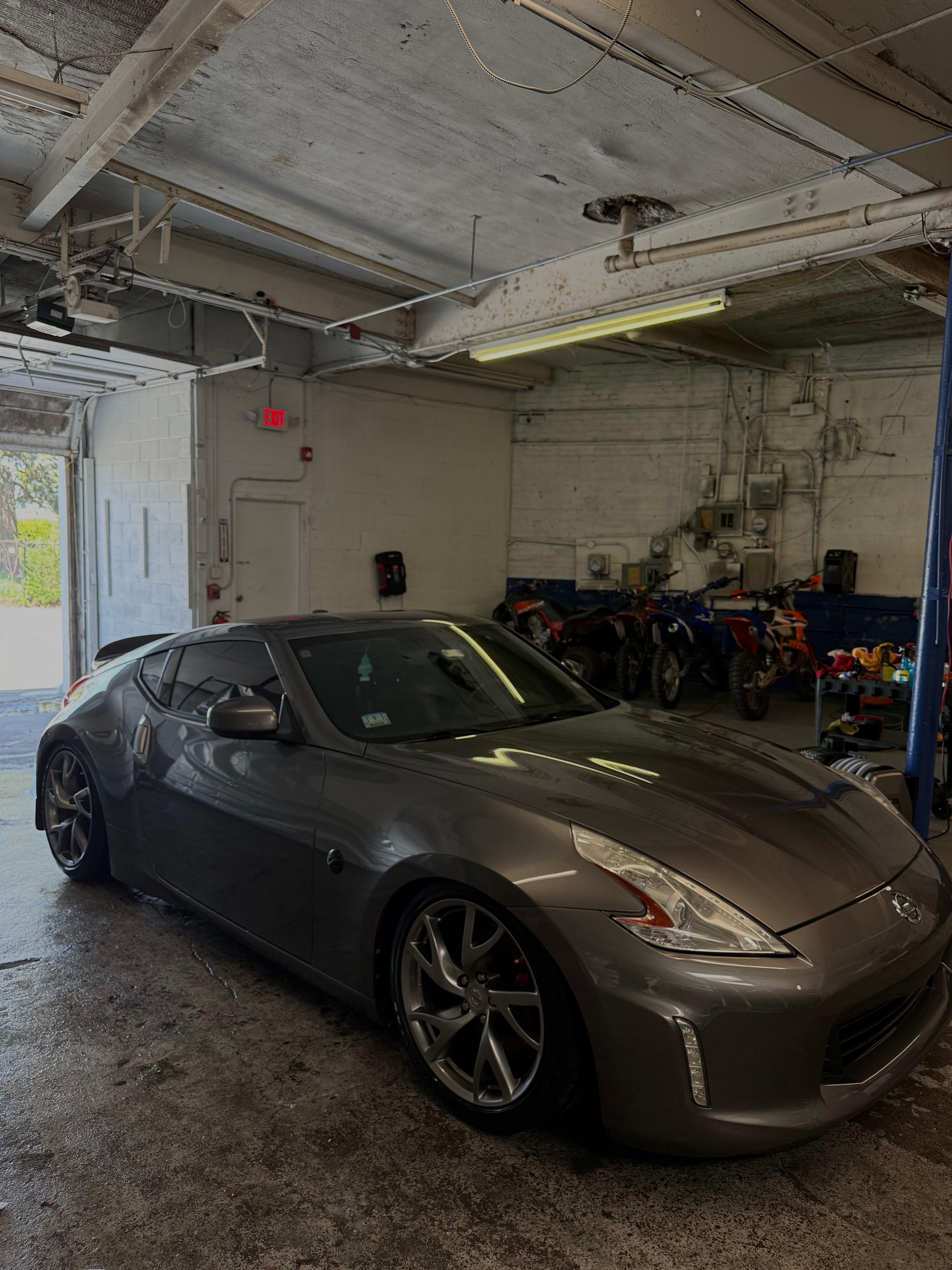 Used 2013 Nissan 370Z Touring w/ Sport Pkg RWD image 1