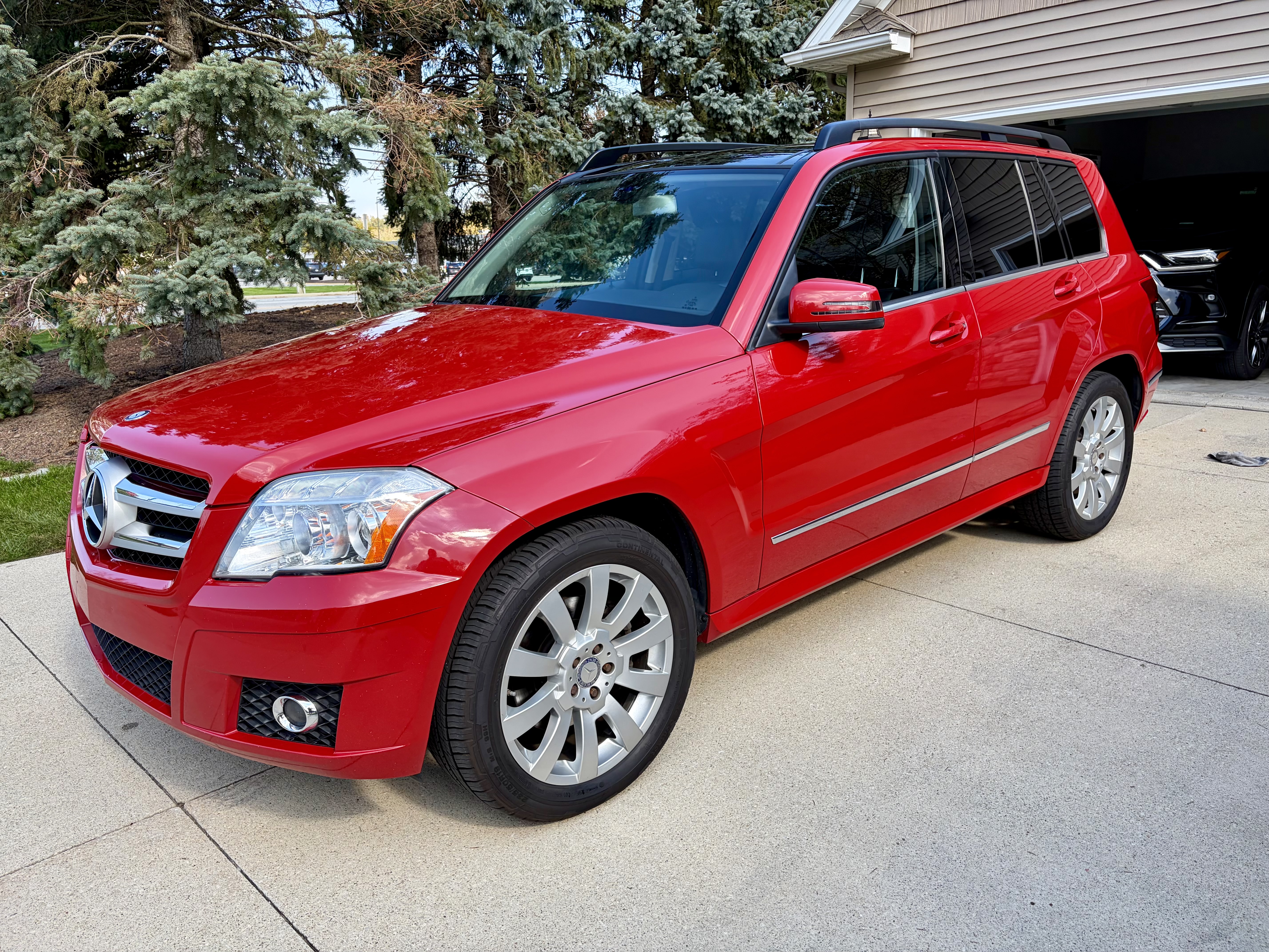 Used 2011 Mercedes-Benz GLK 350 4MATIC image 2