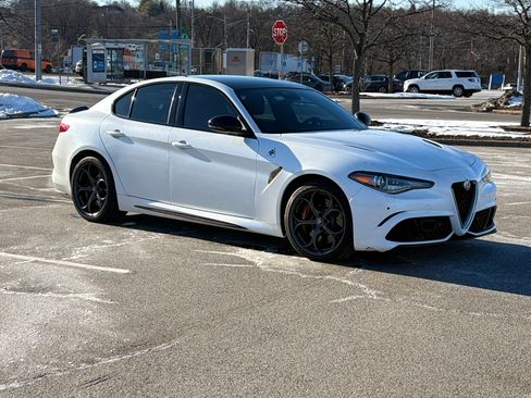 Used 2019 Alfa Romeo Giulia Quadrifoglio w/ Driver Assist Dynamic Package image 6