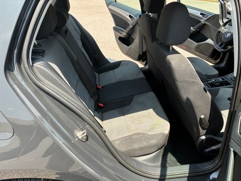 Used 2016 Volkswagen e-Golf SE FWD image 9