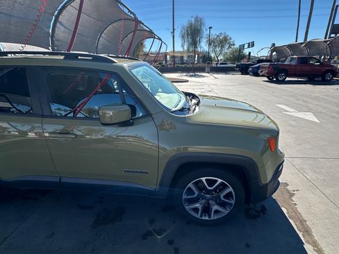 Used 2015 Jeep Renegade Latitude image 2