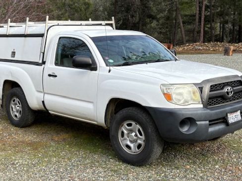 Used 2011 Toyota Tacoma 2WD Regular Cab image 2