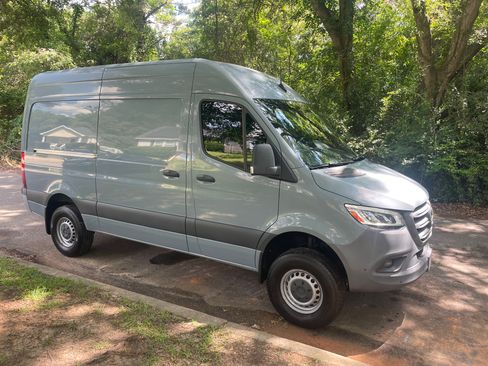Used 2021 Mercedes-Benz Sprinter 2500 image 16