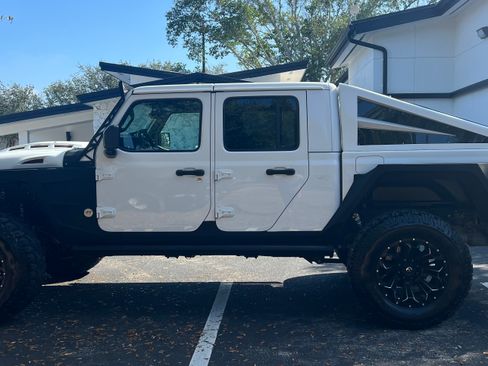 Used 2020 Jeep Gladiator Sport w/ Quick Order Package 24S image 4