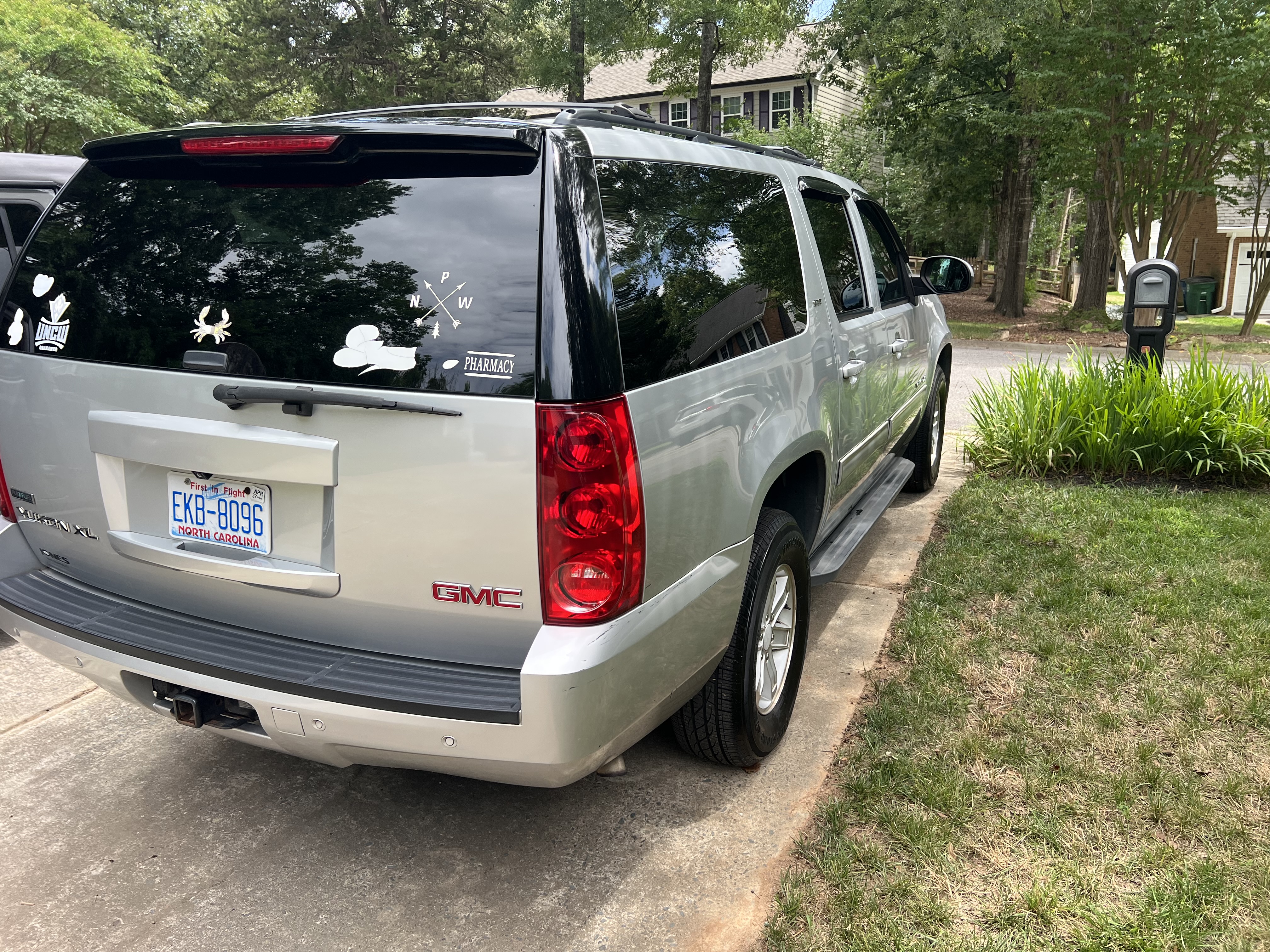 Used 2012 GMC Yukon XL SLT AWD/4WD image 2
