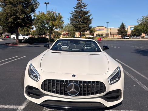 Used 2019 Mercedes-Benz AMG GT Roadster image 11