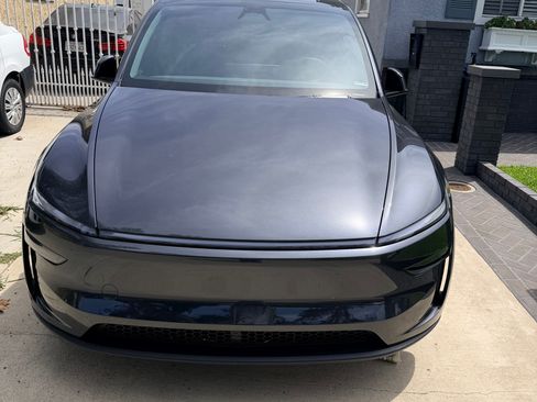 Used 2026 Tesla Model Y Long Range AWD/4WD image 1