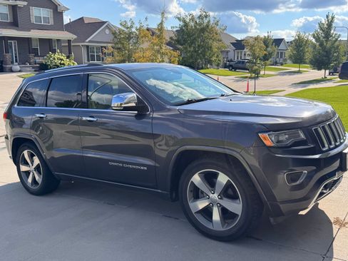 Used 2016 Jeep Grand Cherokee Overland AWD/4WD image 8