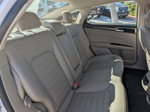 Used 2018 Ford Fusion Energi SE FWD image 12