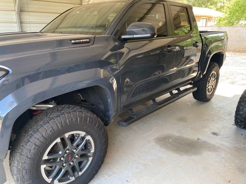 Used 2025 Toyota Tacoma TRD Sport AWD/4WD image 2