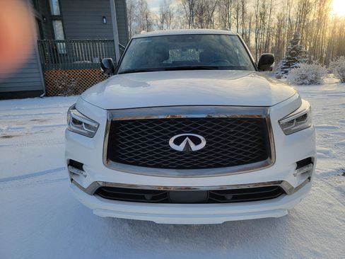 Used 2024 INFINITI QX80 Sensory image 2