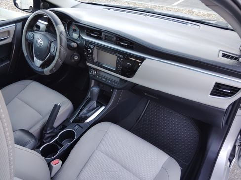 Used 2015 Toyota Corolla LE image 29