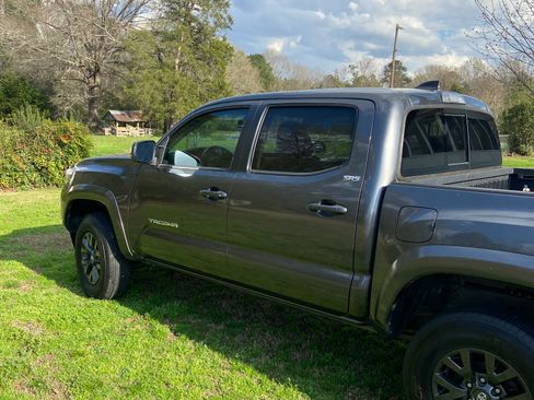 Used 2020 Toyota Tacoma SR5 image 8