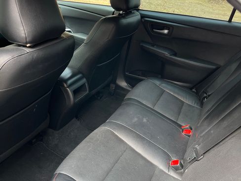 Used 2016 Toyota Camry SE image 9