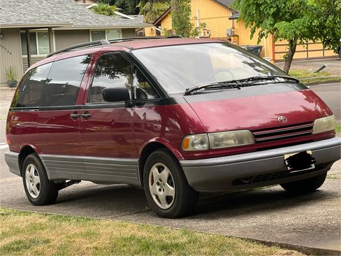 Used 1992 Toyota Previa LE image 1