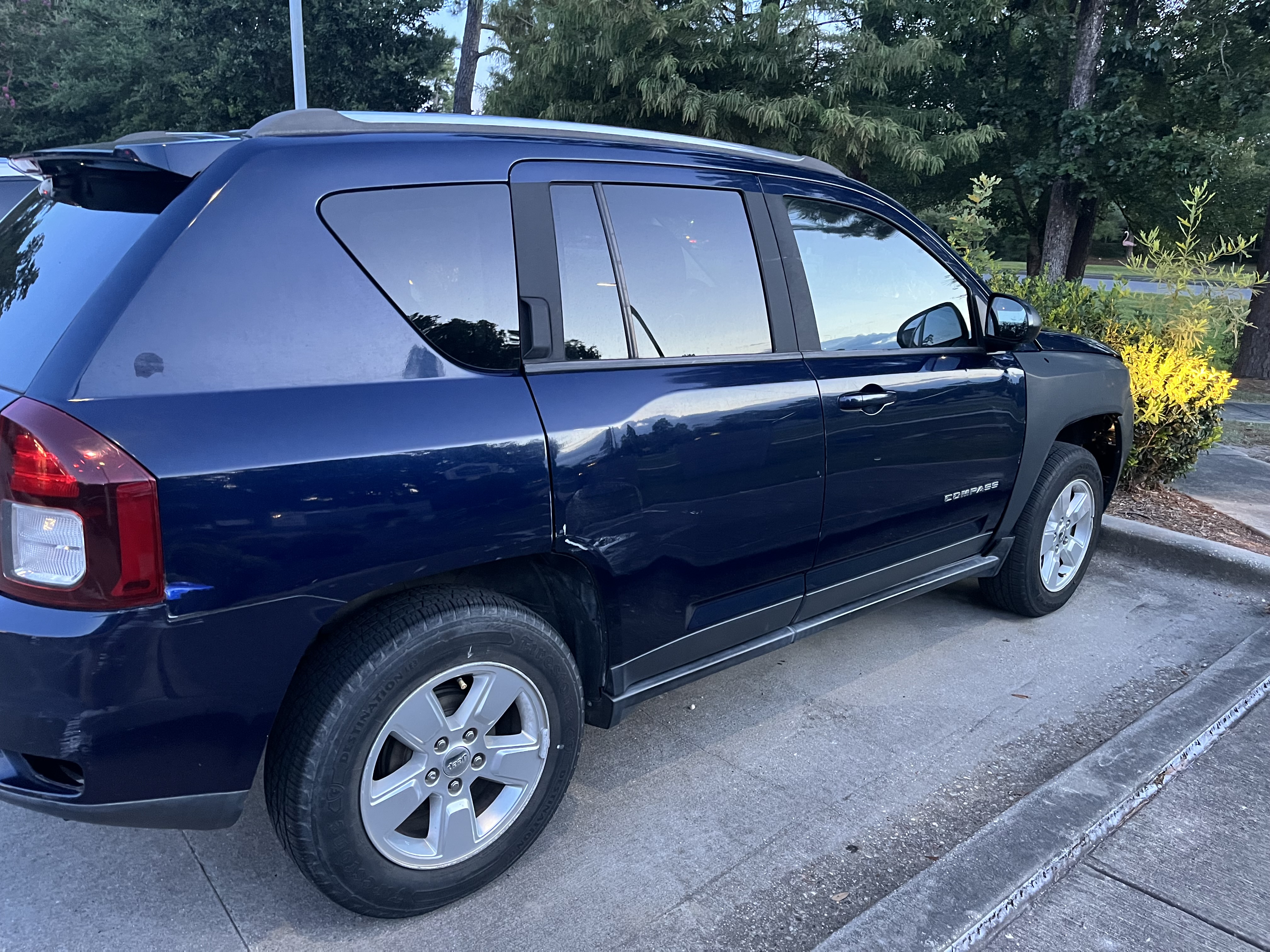 Used 2014 Jeep Compass Sport w/ Power Value Group FWD image 2