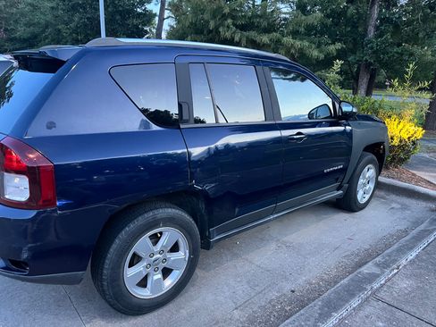 Used 2014 Jeep Compass Sport w/ Power Value Group FWD image 2