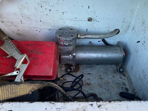 Used 2015 Ford F550 2WD Regular Cab Super Duty w/ Power Equipment Group image 13