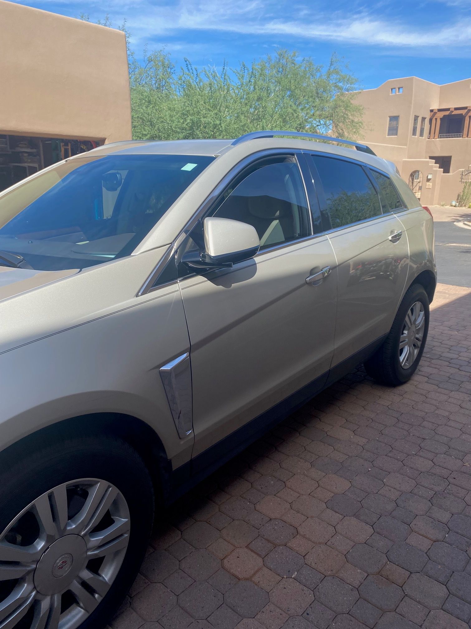 Used 2016 Cadillac SRX Luxury w/ Driver Awareness Package FWD image 2