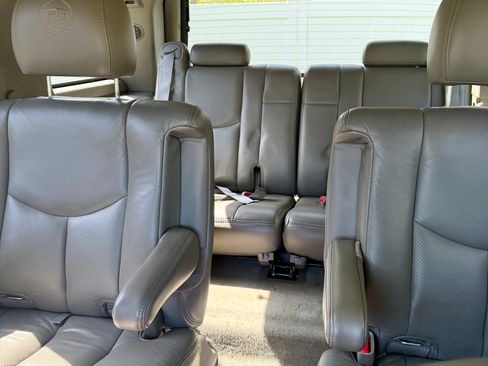 Used 2004 Cadillac Escalade 2WD image 18
