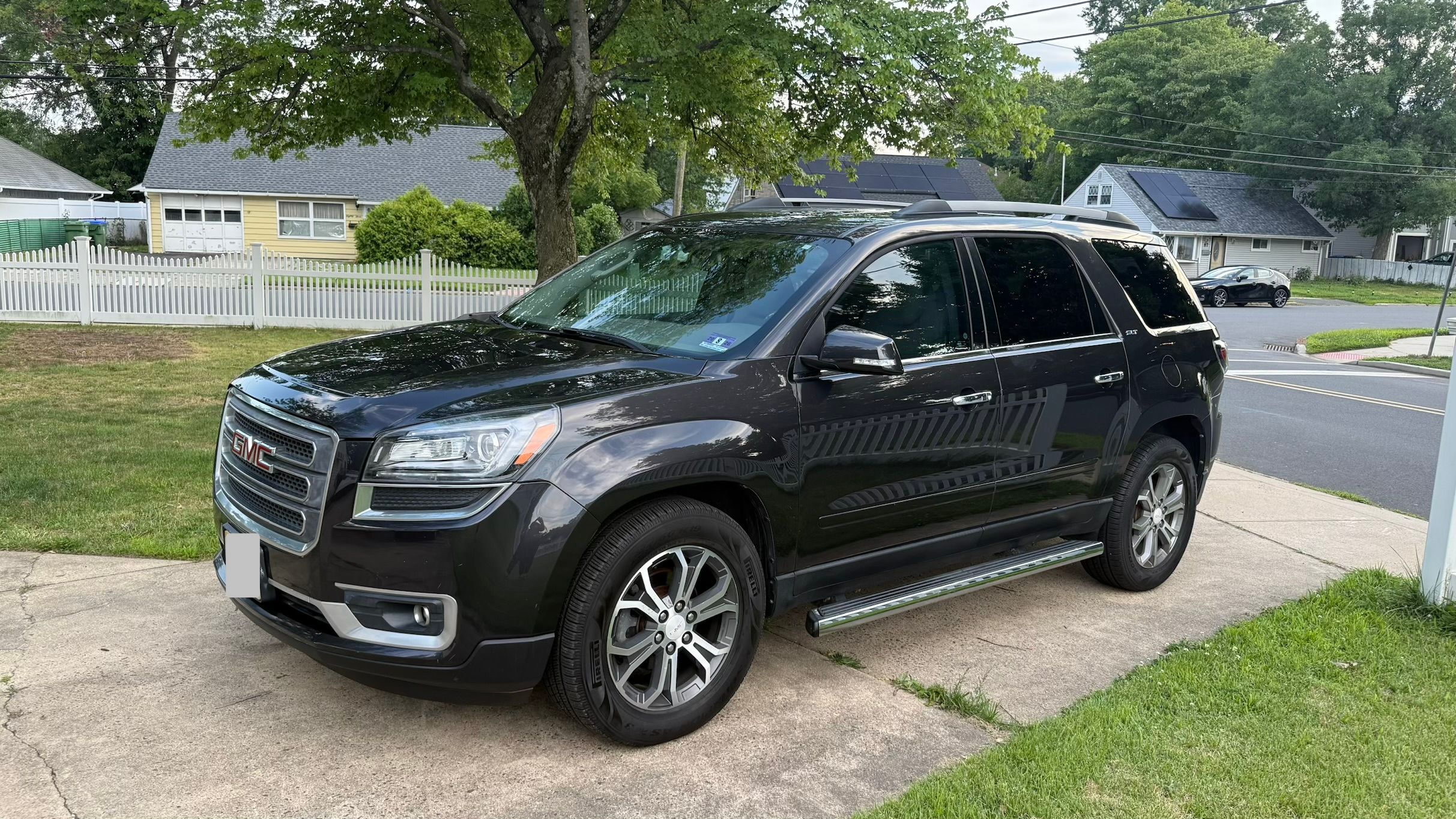 Used 2014 GMC Acadia SLT FWD image 1